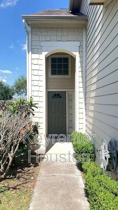 3 bed, 2.5 bath, 1946 sqft, $1,850 — Photo 2
