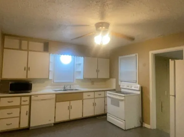 2017 N Rosewood Ave, Muncie, IN 47304