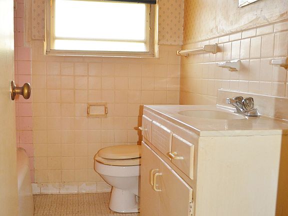 5th image of 1835 Westminster Pl