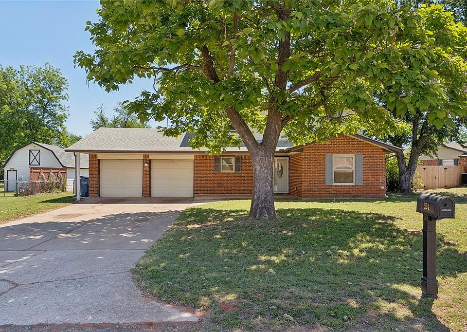 1st image of 924 S Meadow Ln