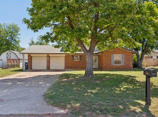 924 S Meadow Ln, Mustang, OK 73064
