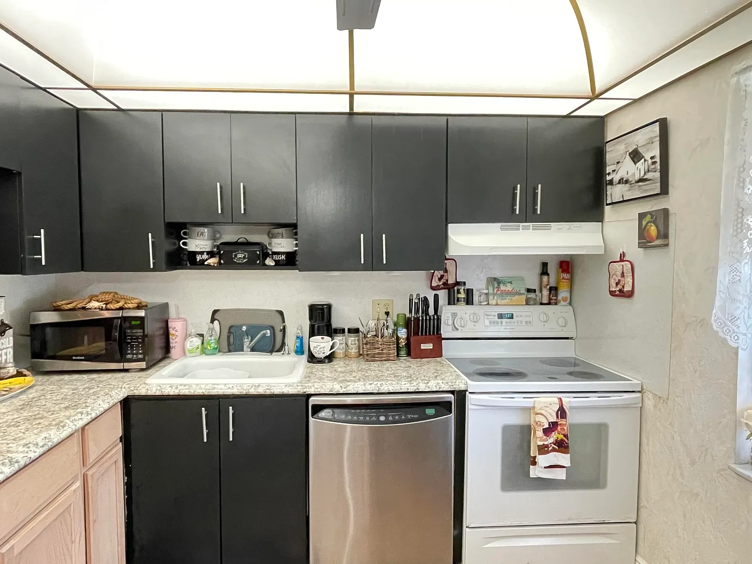 2 bed, 2.0 bath, 925 sqft, $1,975 — Photo 3