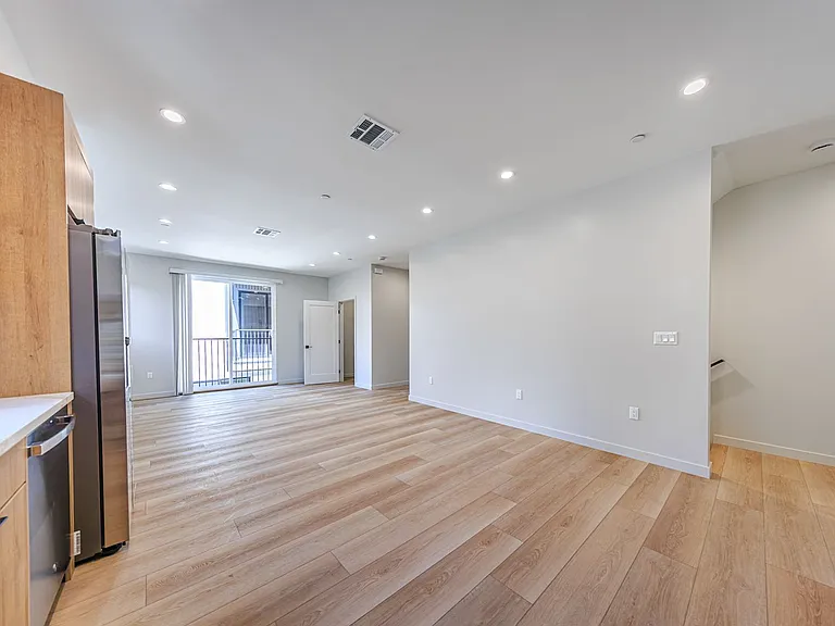 Rare Brand New Luxury Townhomes in Trendy Highland Park — Photo 24
