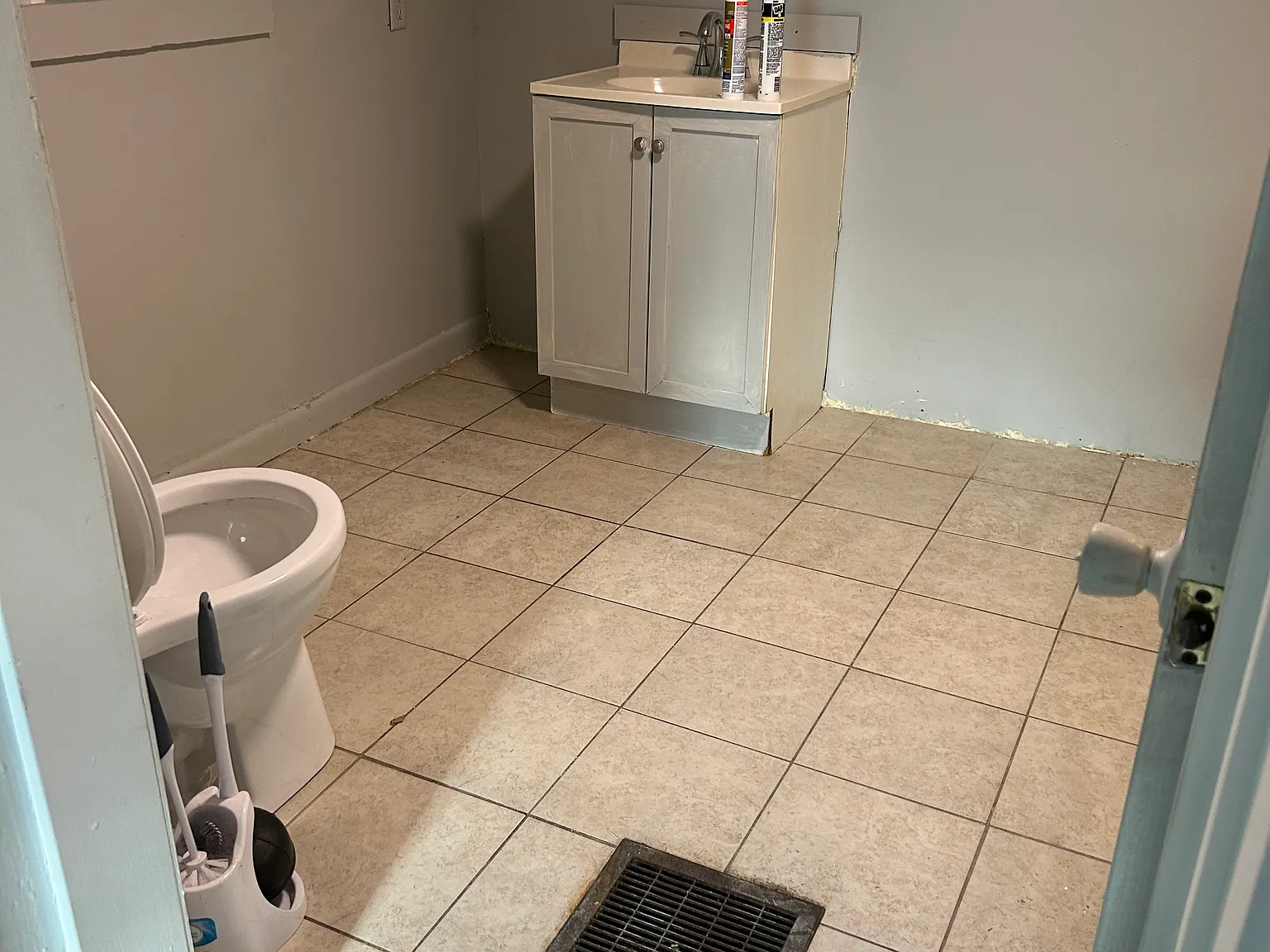 3 bed, 950 sqft, $1,300 — Photo 2