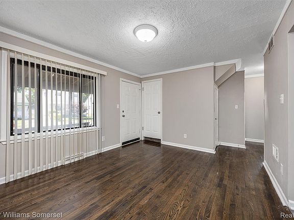 4th image of 8289 Ford Ave
