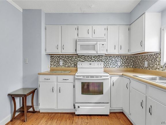 5th image of 65 Mayville Ave