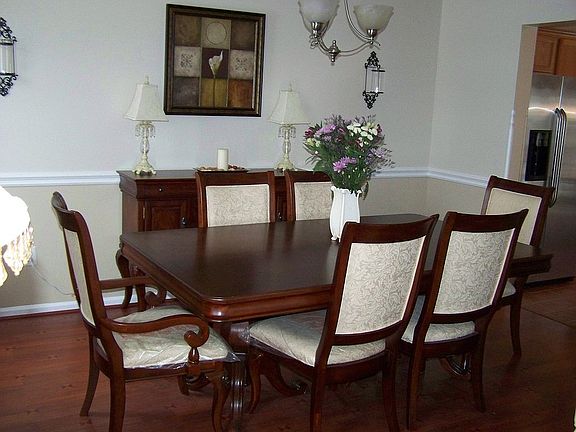 Formal Dining Room w/Chair Rail