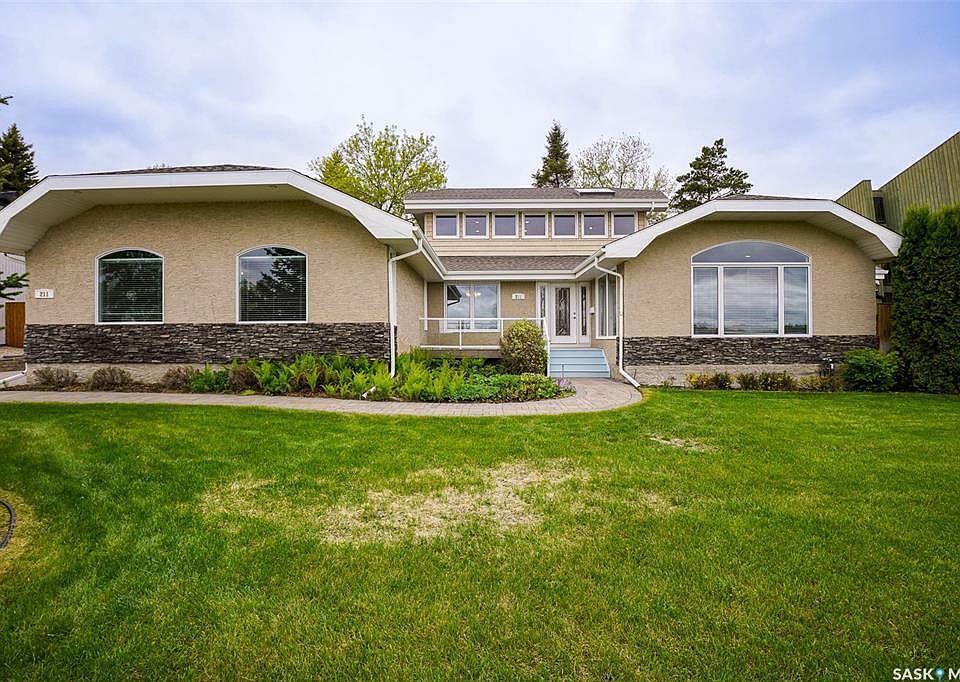 1st image of 211 Whiteswan Dr