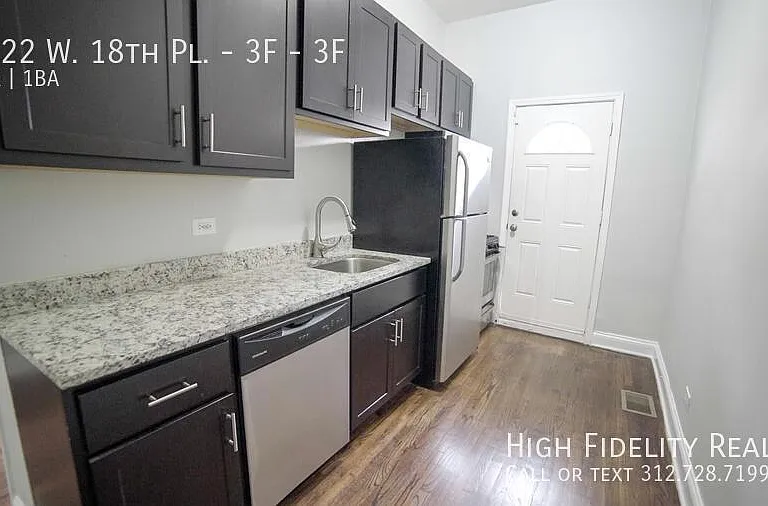 1322 W 18th Pl #3F — Photo 2