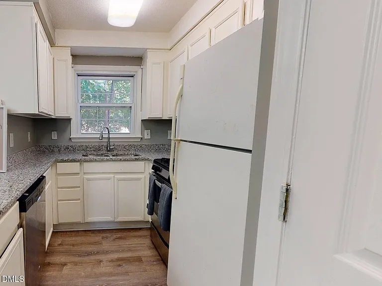 4701 Blue Bird Ct #E — Photo 8