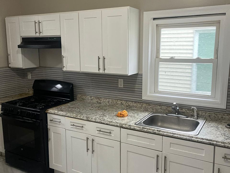 2nd image of 780 S 16th St #2
