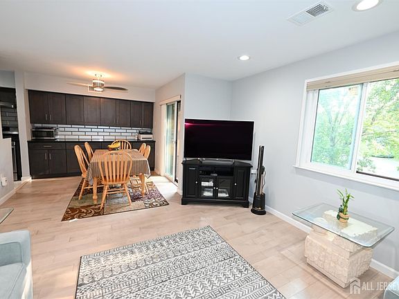 5th image of 3905 Balsam Way