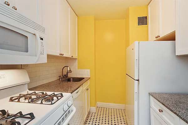 Rented by Corcoran | media 14