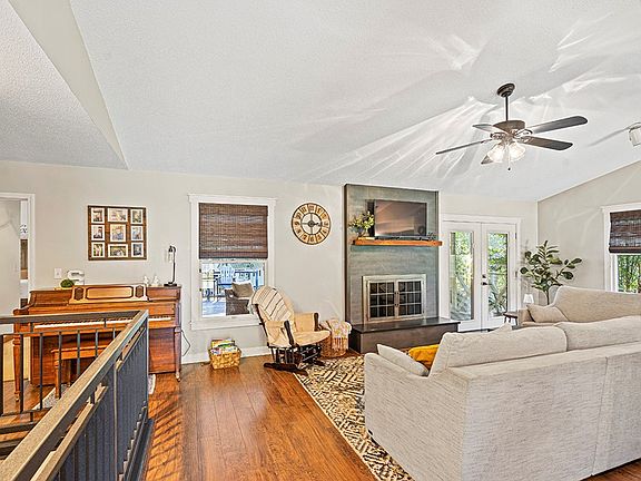 5th image of 8 Quail Hollow Dr