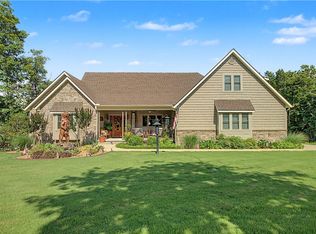 1 Hughes Ln, Bella Vista, AR 72715