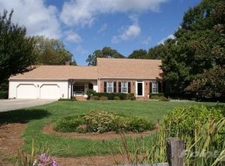 204 Cedarwood Dr, Jamestown, NC 27282