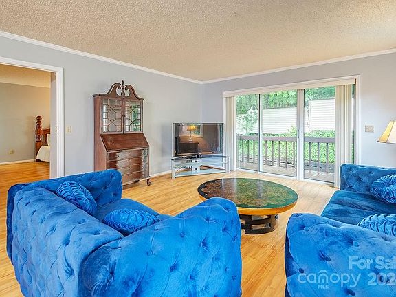 5th image of 124 Exeter Ct