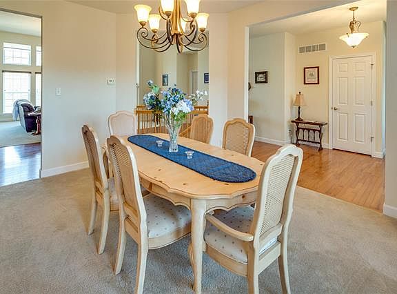 4th image of 9905 Grandview Hill Ct