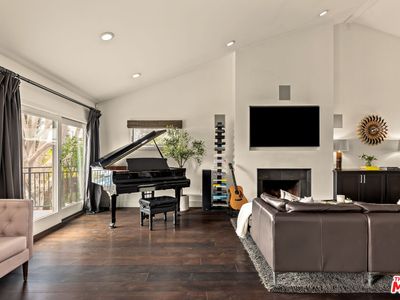 8231 Gulana Ave, Playa Del Rey, CA, 90293