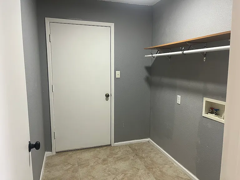 1145 S Fresno Ave — Photo 8