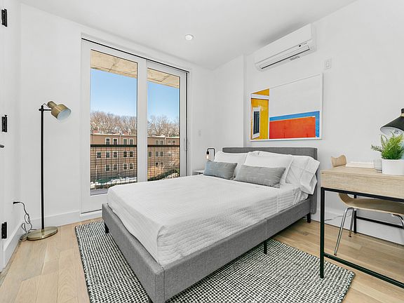 5th image of 10 Lexington Ave APT 2D