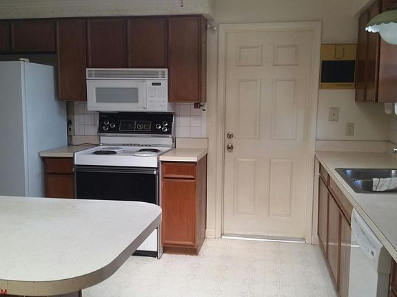 2nd image of 995 Nicklaus Dr