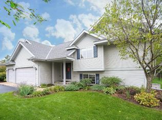 1520 Wintergreen Ct, Victoria, MN 55386