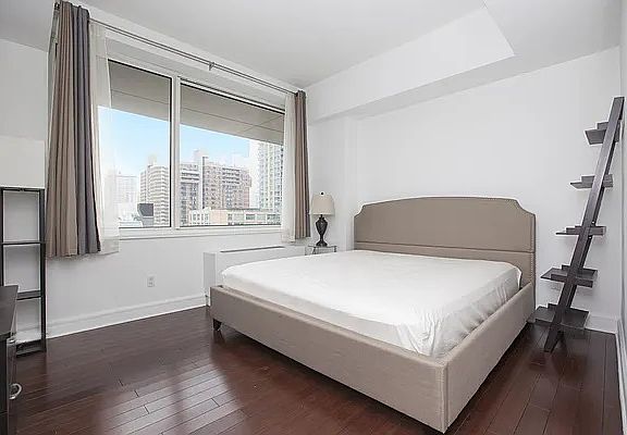 5th image of 120 Riverside Blvd APT 15J