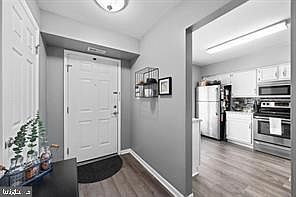 4th image of 70 Forest Ct