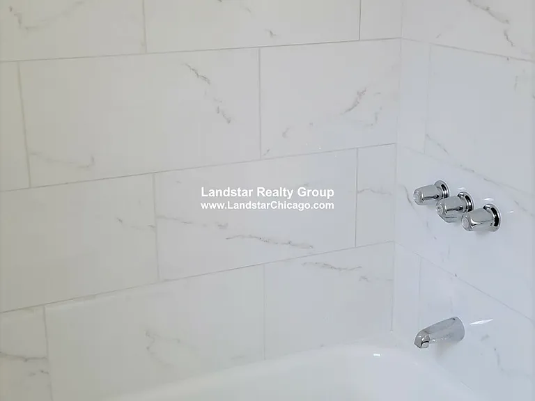 5230 N Rockwell St #2 — Photo 8