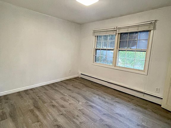 5th image of 32 Sycamore Cir