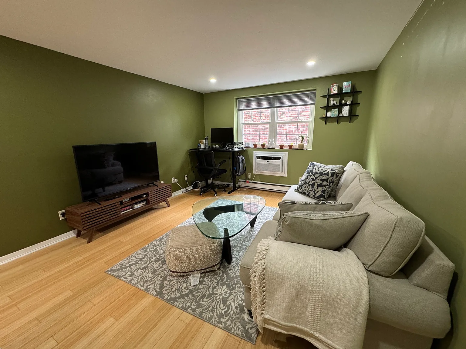 1 bed, 614 sqft, $2,400 — Photo 2