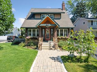 2600 Woodbine Dr, Waterford, MI 48328