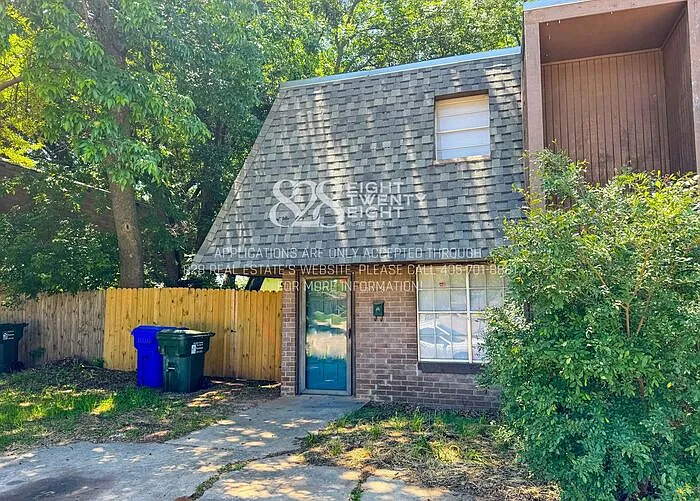 2 bed, 1.5 bath, 1156 sqft, $995 — Photo 1