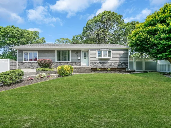 250 Fruitwood Lane, Central Islip, NY 11722