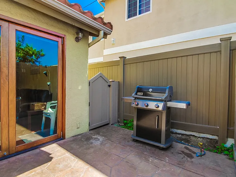 Weber gas gril that connects to the house gas line