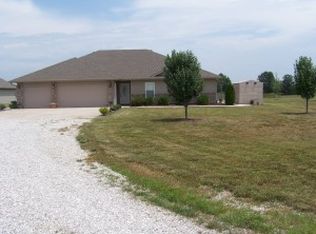 13900 N Robinson Rd, Hallsville, MO 65255