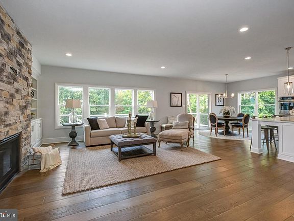 2nd image of 355 Bronson Cir #V1p