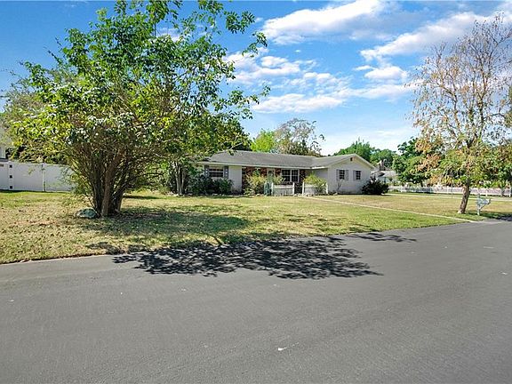 3rd image of 1205 Heidi Ln S