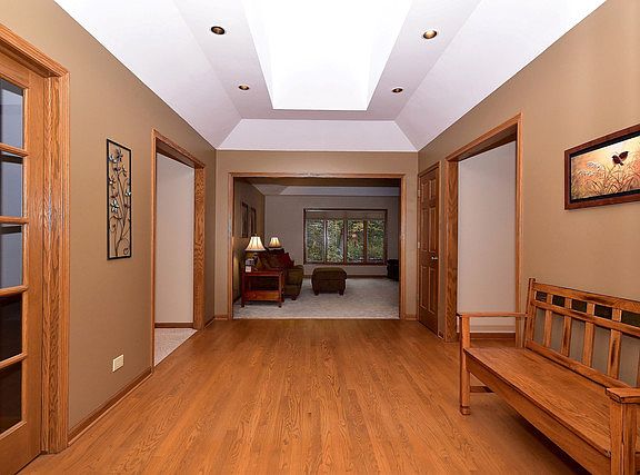 2nd image of 780 Duxbury Ln