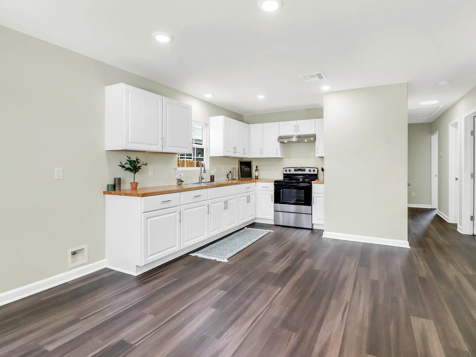 3 bed, 1049 sqft, $1,100 — Photo 4