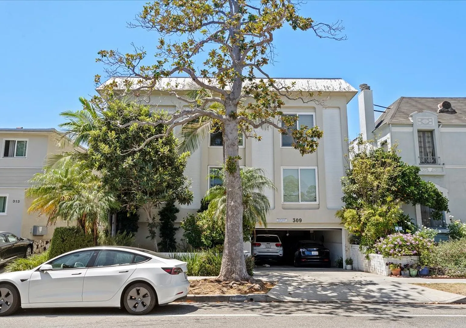309 S. Doheny Dr. — Photo 1