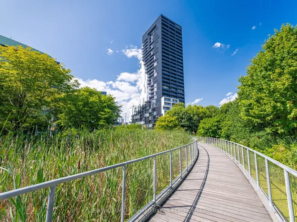 170 Bayview Ave Unit Townhouse 105, Toronto, ON M5A 0M4