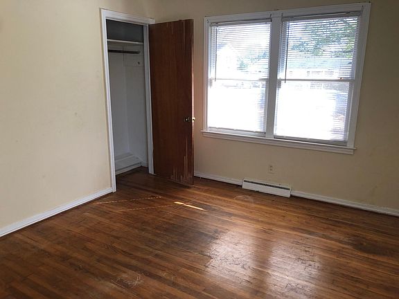 5th image of 18 Wentworth St