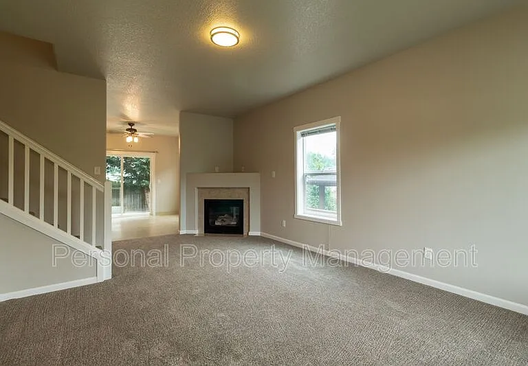 5010 NE 29th Ave — Photo 2