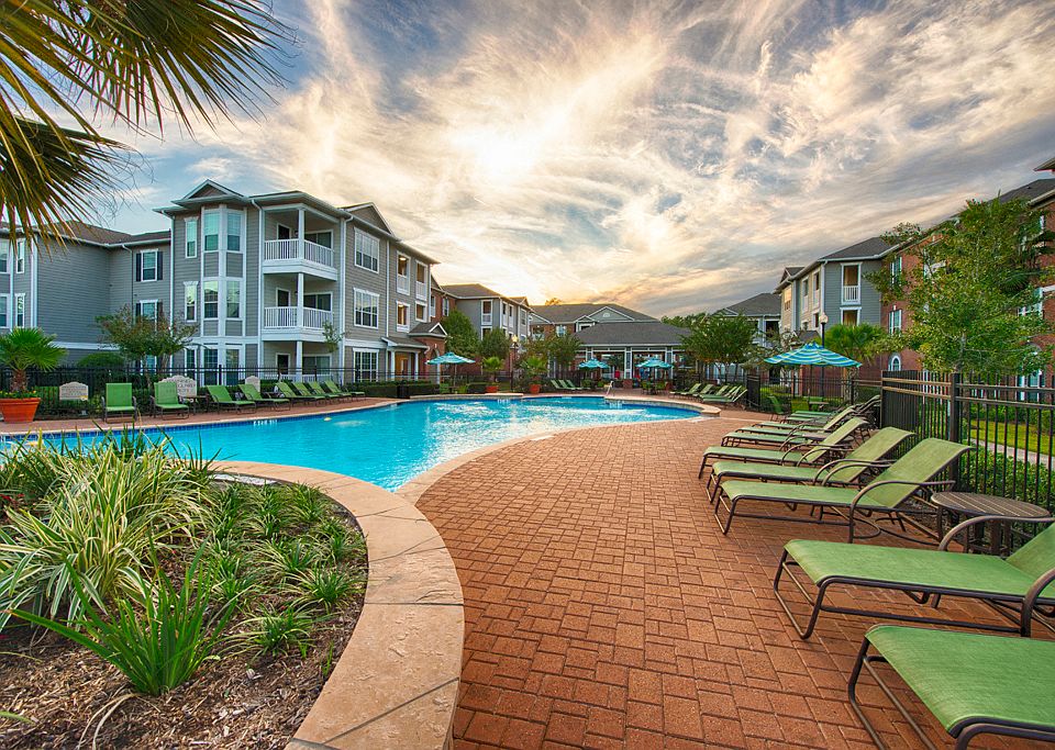 Beautiful Community with Two Swimming Pools