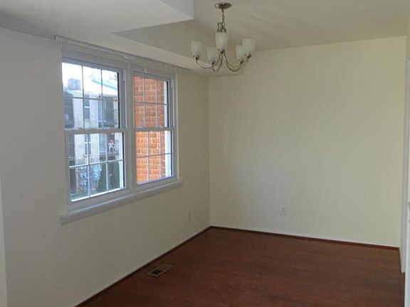 5th image of 217 Crocker Dr APT D