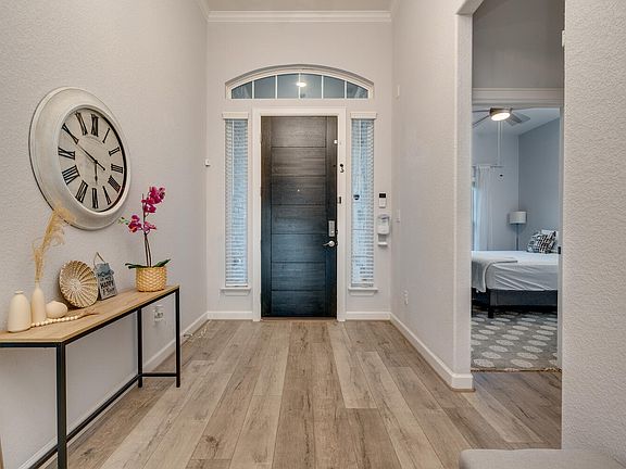 Main Entrance w/ High Ceiling