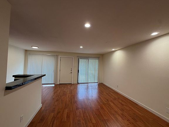 4th image of 4109 Avondale Ave APT 209