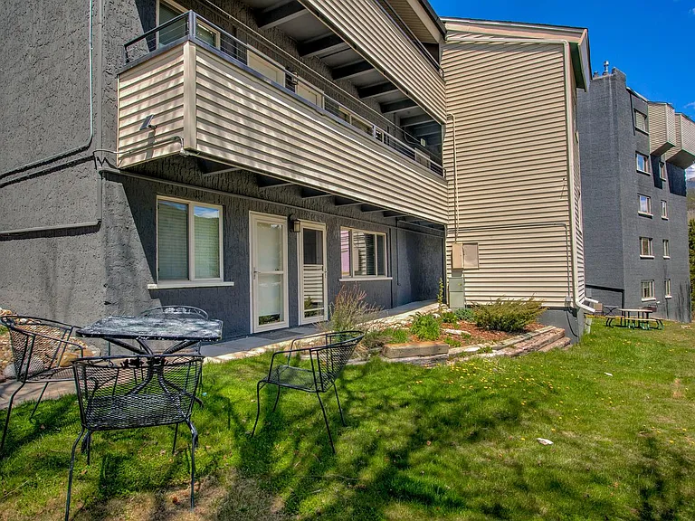 370 E La Bonte St #B — Photo 33
